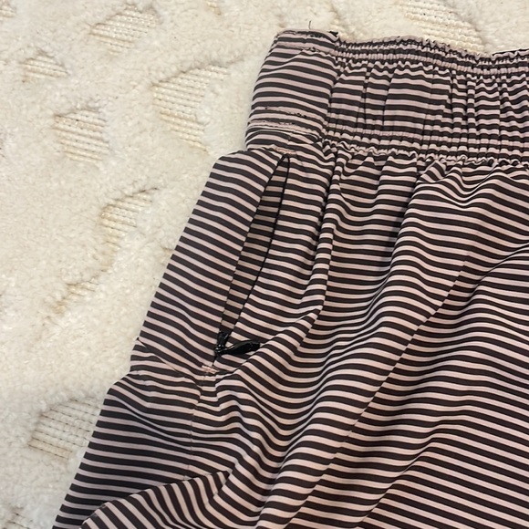 Lululemon Go the Distance Reversible Short - Picture 5 of 9